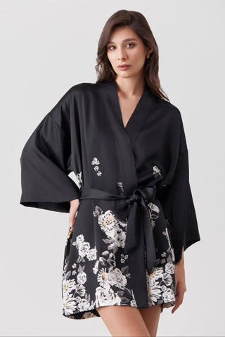 Woman wearing a silk kimono short painted by hand